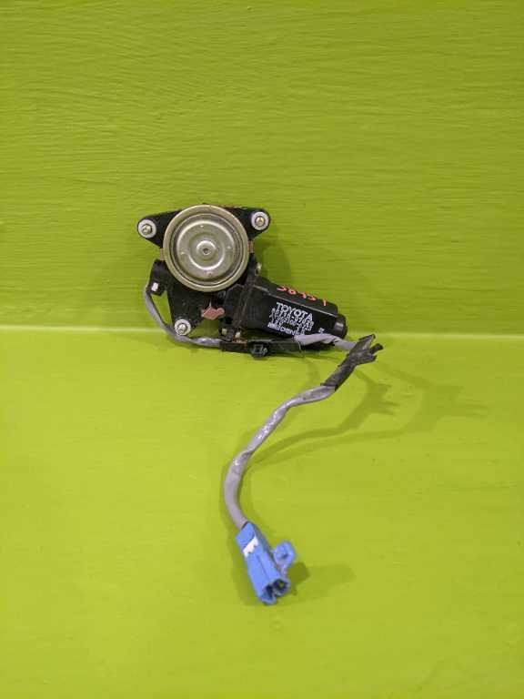 95 96 97 98 99 AVALON PASSENGER RIGHT REAR WINDOW MOTOR OEM 3845-1