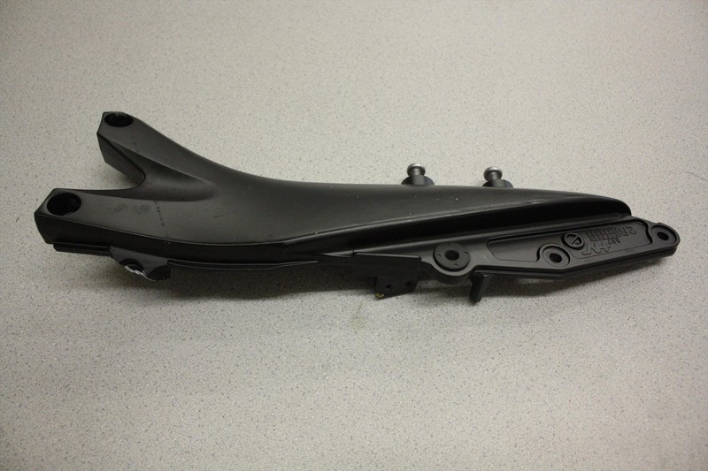 2007 SUZUKI GSX R 750 REAR RIGHT SUBFRAME ARM BRACKET OEM GSXR750 GSXR 07