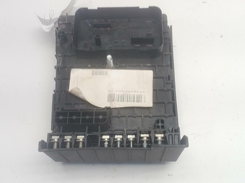 2012-2018 VOLKSWAGEN VW TIGUAN 2.0L ENGINE COMPARTMENT FUSE RELAY BOX OEM