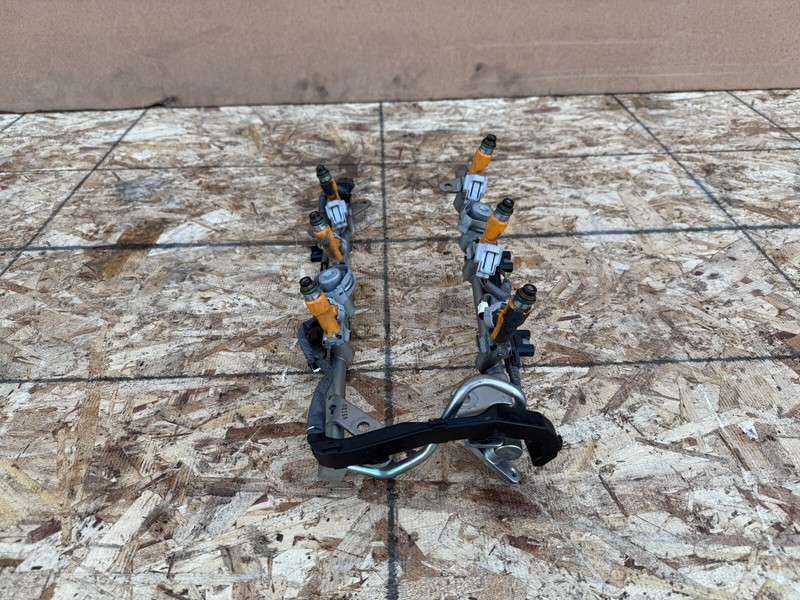 INFINITI NISSAN 370Z 2009-2021 OEM ENGINE MOTOR FUEL RAIL WITH INJECTORS 3.7L