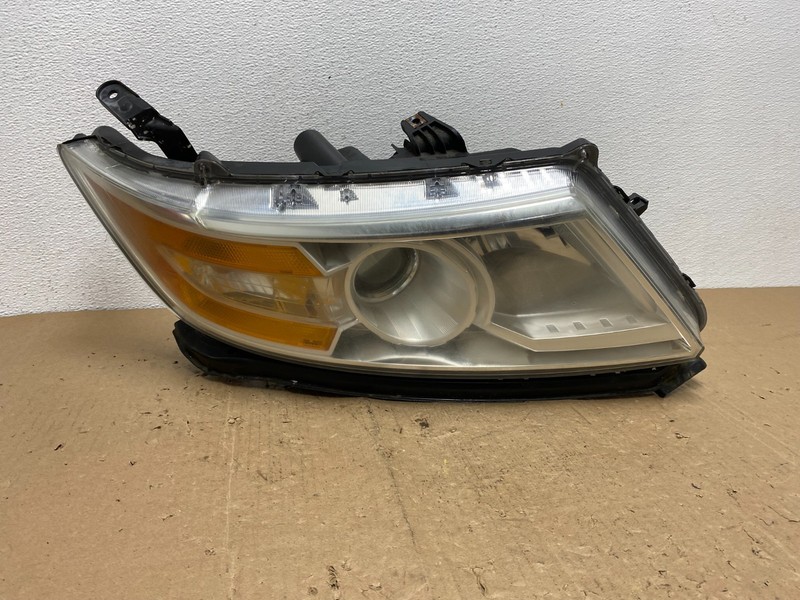 2011 to 2013 Honda Odyssey Front Right Passenger Headlight Halogen AC6051 DW
