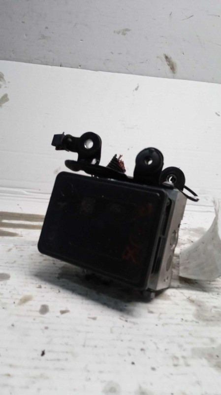 2017 Lincoln MKZ ABS Pump and Motor Assembly OEM 631542 86K Miles