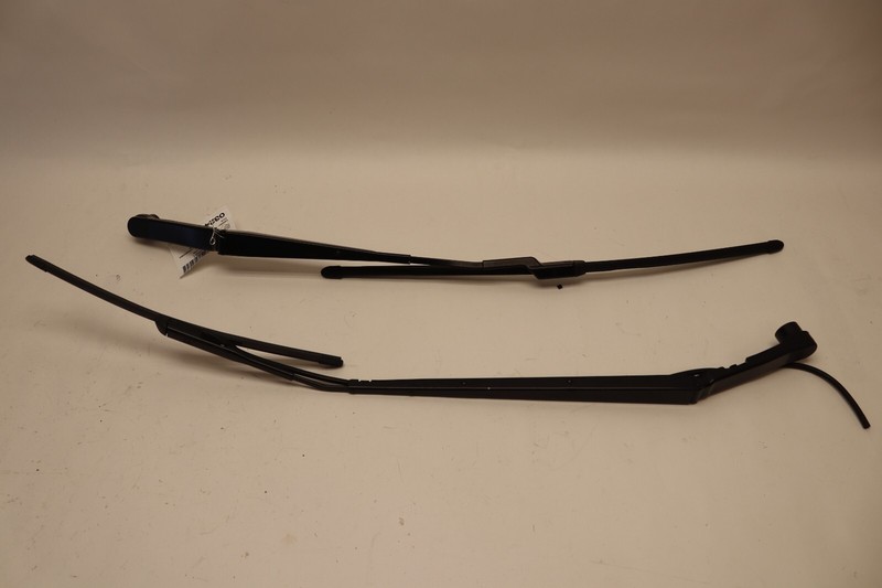 2022 SUBARU WRX FRONT WINDHSIELD LEFT & RIGHT WIPER ARM PAIR OEM