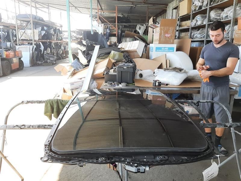 Porsche Macan Panoramic Sun Roof Assembly Glass Motor Track 95b877055