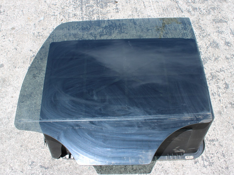 2007-2014 CADILLAC ESCALADE RIGHT PASSENGER REAR DOOR WINDOW GLASS PANEL OEM