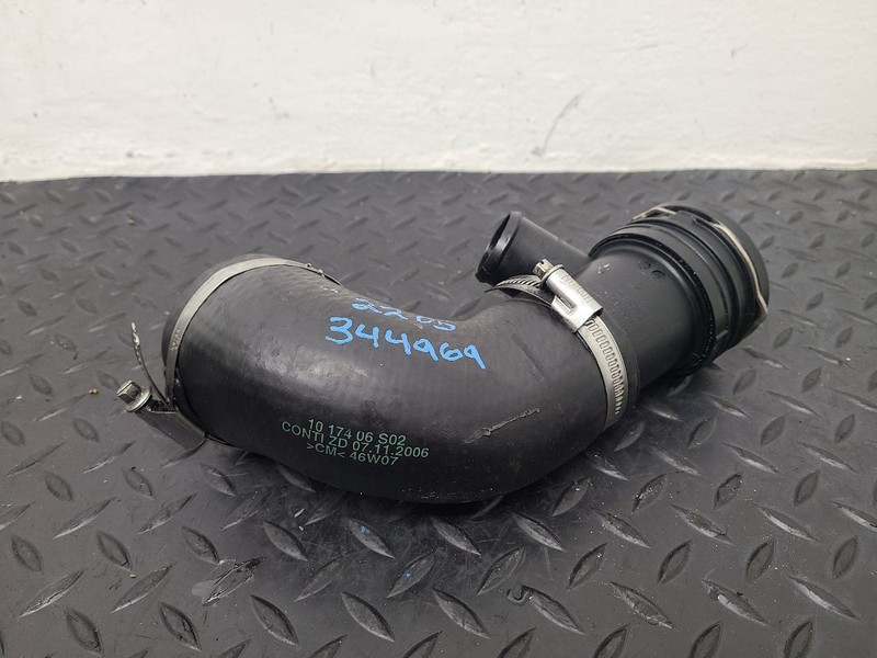 08-12 Mini Cooper Clubman 1.6L Intake Manifold Lower Hose OEM 13712753078
