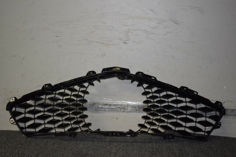 2017 - 2019 Acura MDX Upper From Bumper Grille OEM 71126-TZ5X-A000