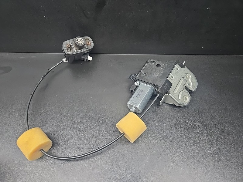 07-14 Mercedes W221 S550 S400 CL550 Rear Trunk Lid Latch Lock Actuator OEM