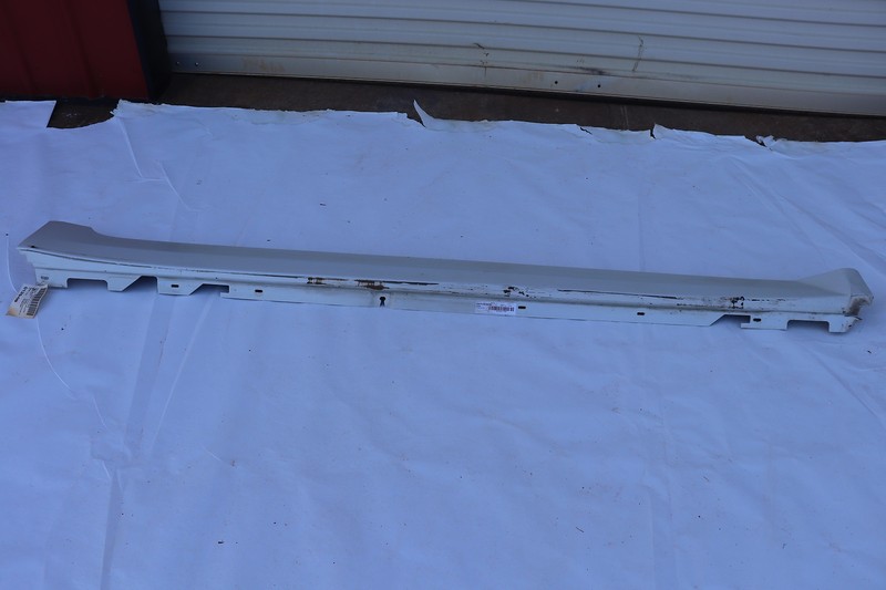 2017-2022 BMW 540I G30 RIGHT PASSENGER SIDE ROCKER PANEL MOLDING WHITE OEM