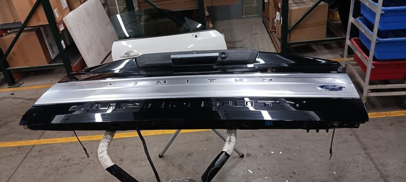 18-'19 FORD F250SD Limited tailgate Gate w/camera w/step Black OEM Grade A!