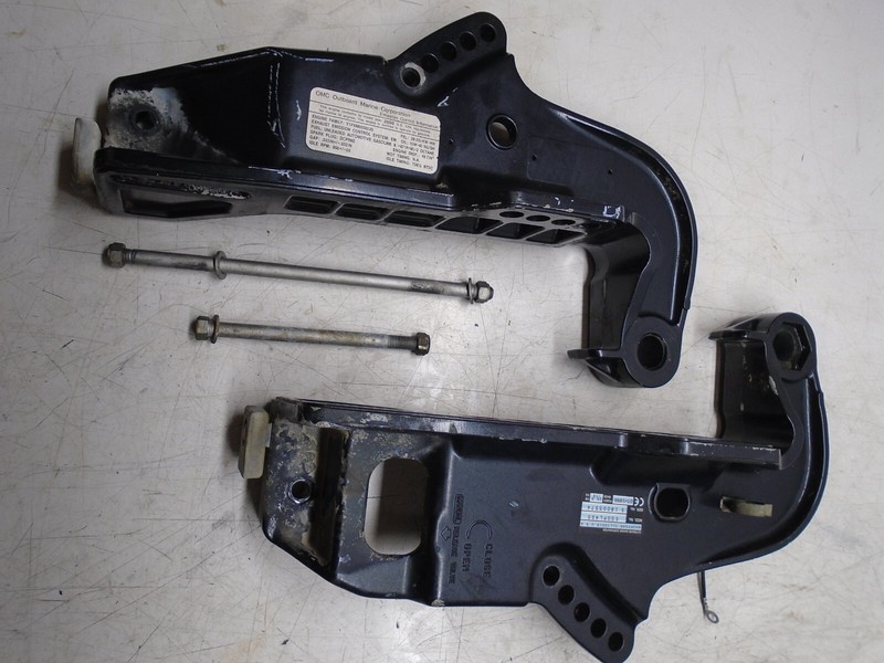 AA4 OMC Johnson Evinrude 40 50 HP 4-Stroke Stern Brackets 5031485 5031486