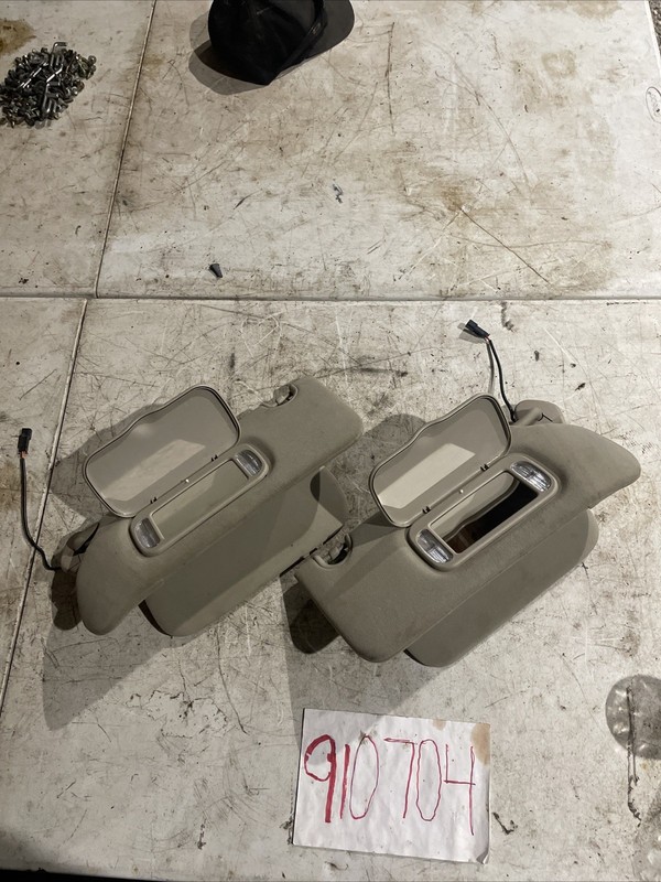 06-11 Cadillac DTS SUN VISORS LEFT RIGHT SET PAIR ILLUMINATEDOEM