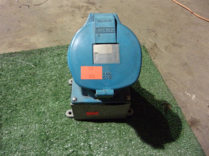 Deltric DS100A Receptacle on P-3-81-1061 Base *FREE SHIPPING*