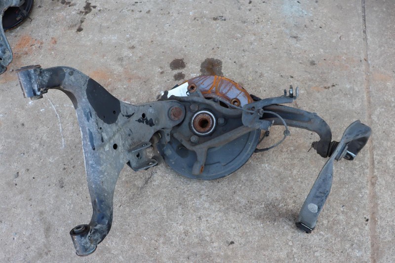 2011-2013 INFINITI QX56 4X4 FRONT LEFT SPINDLE KNUCKLE HUB W/ CONTROL ARMS OEM