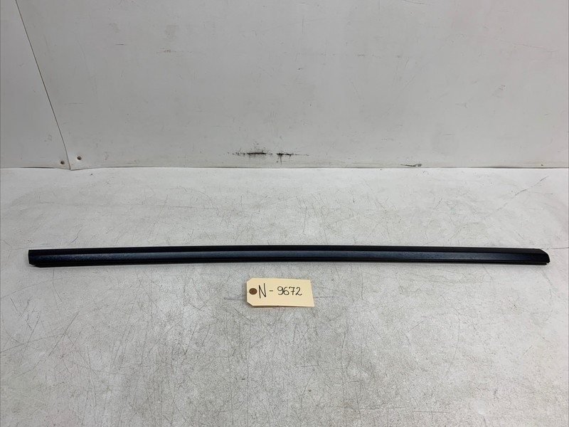 2020-2023 Tesla Model Y front RH door belt molding trim OEM 9672 U8