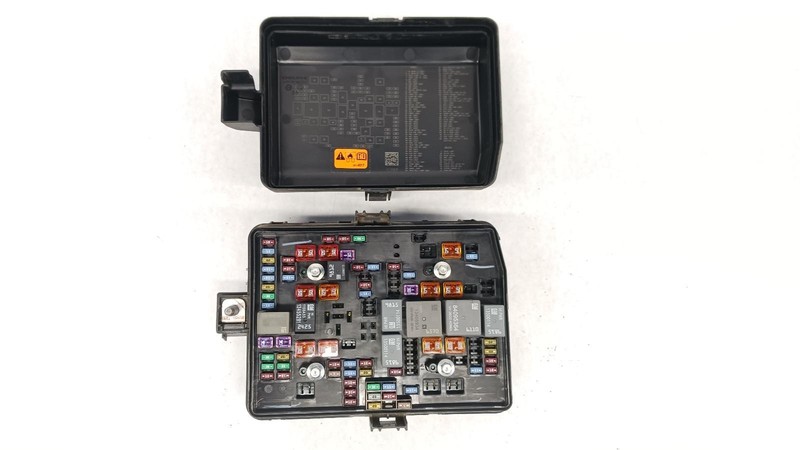 21-'23 GMC SIERRA 2500 Engine Fuse Box OEM 1 Year Warranty!