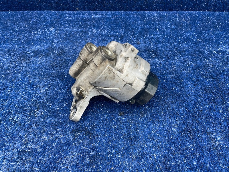 2010-2017 Toyota Prius Oil Filter Housing Bracket 15609-37041