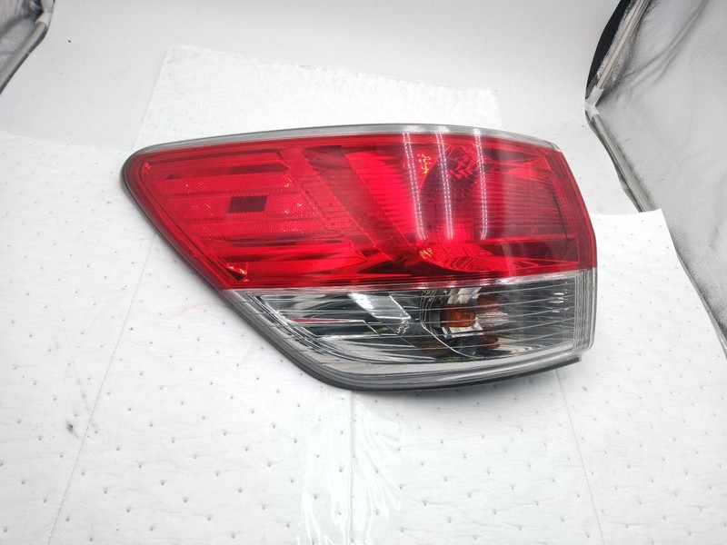 2014 Nissan Pathfinder Left Tail Light Assembly White - Scratches, 216K Miles