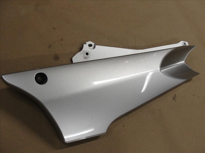 04 YAMAHA FJR 1300 REAR TAIL SUBFRAME LEFT COVER FAIRING SUB FRAME FJR1300