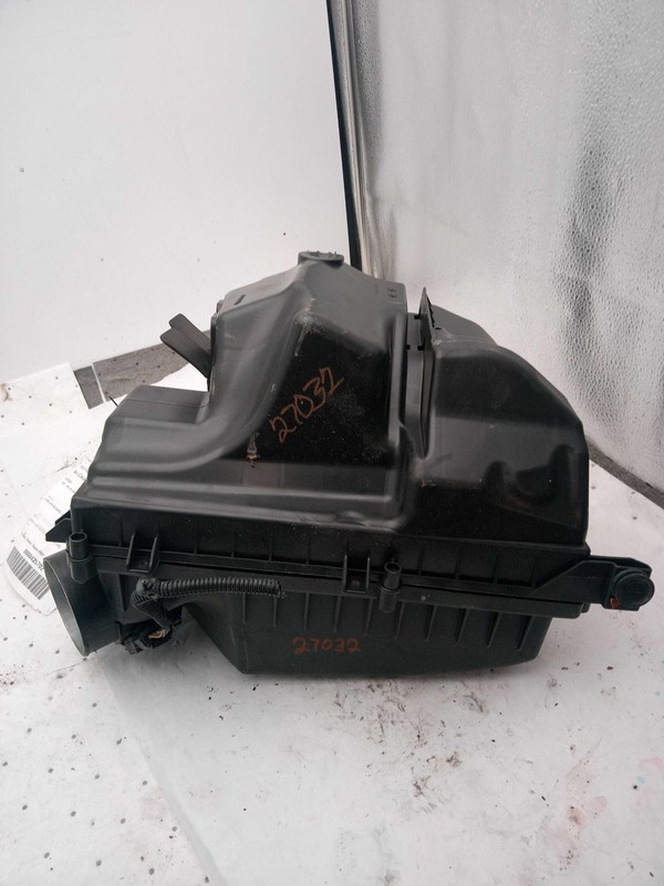 2015 VOLVO S60 Air Cleaner Assembly OEM 31319684 Used 144k Miles