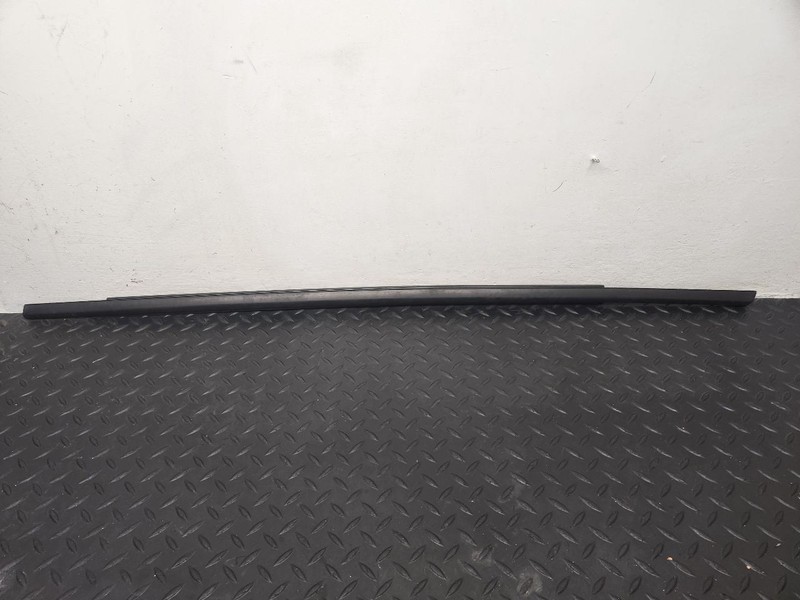 17-22 Jeep Compass Front Left Driver Exterior Belt Molding OEM 68242115AA