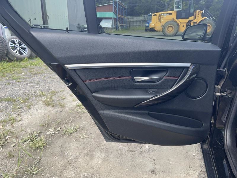 2017-18 BMW 330i LEFT REAR DOOR TRIM PANEL BLACK W/RED TC:CL3 73K X-DRIVE 57235