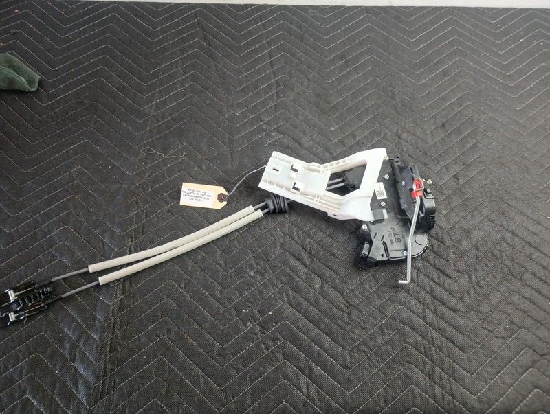 2020-2022 Kia Telluride Right Passenger Rear Door Lock Latch OEM 81420-S9010