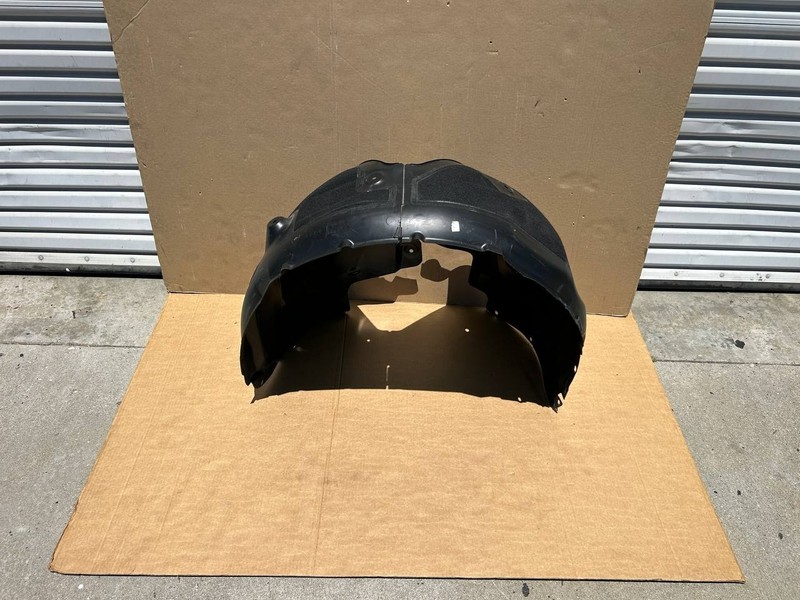 20-24 Tesla Model Y Front Right Wheel Fender Liner Splash Guard 1492614-00-C