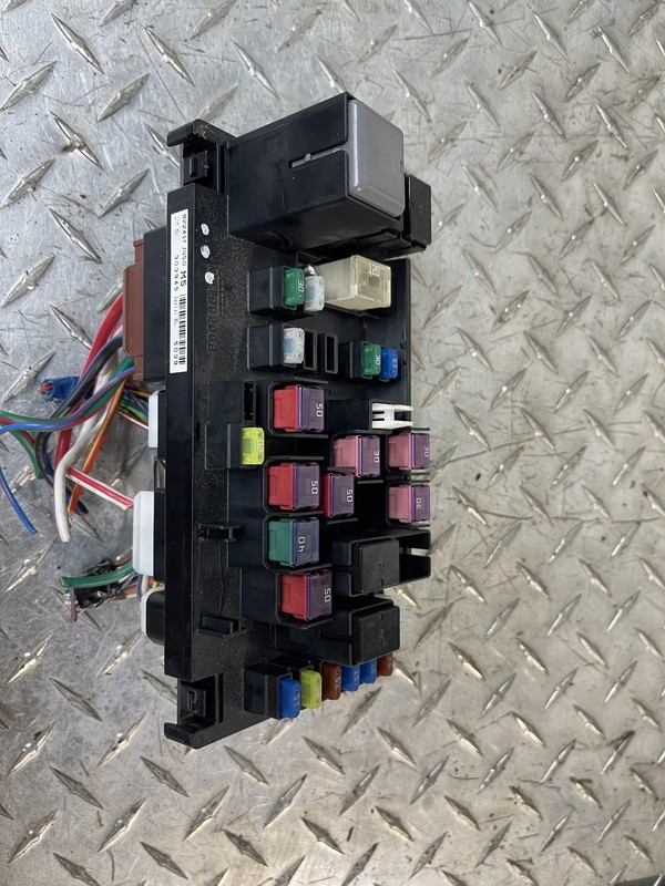 2012-2017 SUBARU CROSSTREK IMPREZA ENGINE BAY FUSE RELAY JUNCTION BOX OEM *