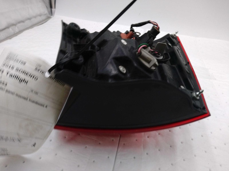 2015 Kia Sorento Right Tail Light Assembly Grey OEM 23732 Used 88K Miles