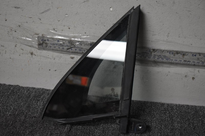 VOLKSWAGEN QUARTER PANEL GLASS FACTORY OEM