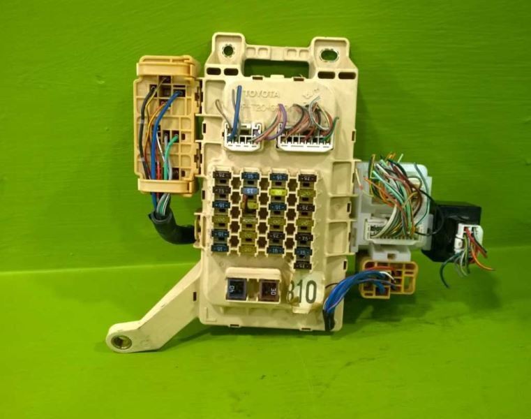 00 01 LEXUS RX300 FUSE BOX OEM 679-27