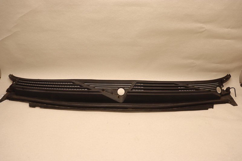 2007-2014 CHEVY SUBURBAN 1500 FRONT WINDSHIELD WIPER COWL GRILLE VENT COVER OEM