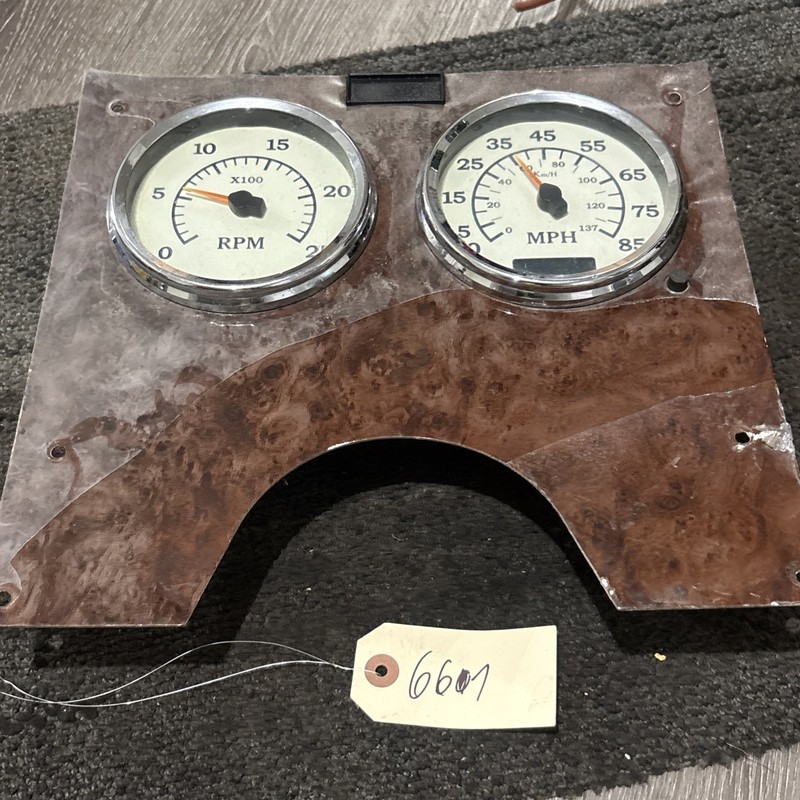 International Speedometer and Tach Cluster 3592575C91 Curved
