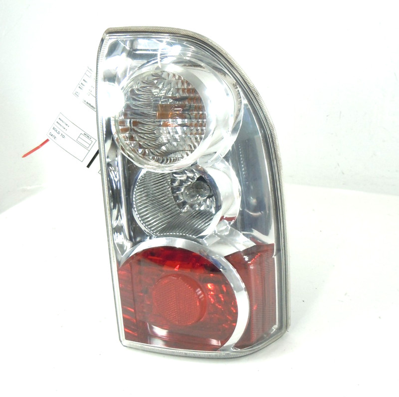 2004-2006 Suzuki Vitara XL-7 Tail Light Lamp Passenger Right OEM