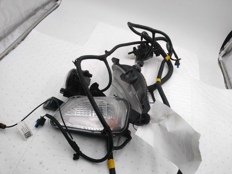 2014 BUICK ENCORE Left Fog Light Assembly OEM White 15244940 131K Miles