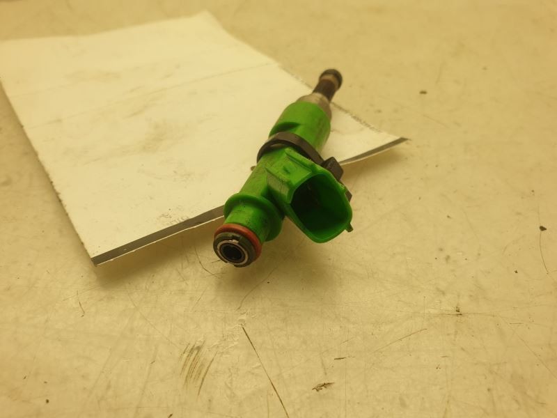 13 14 15 16 17 18 LEXUS ES300H FUEL INJECTOR 240930