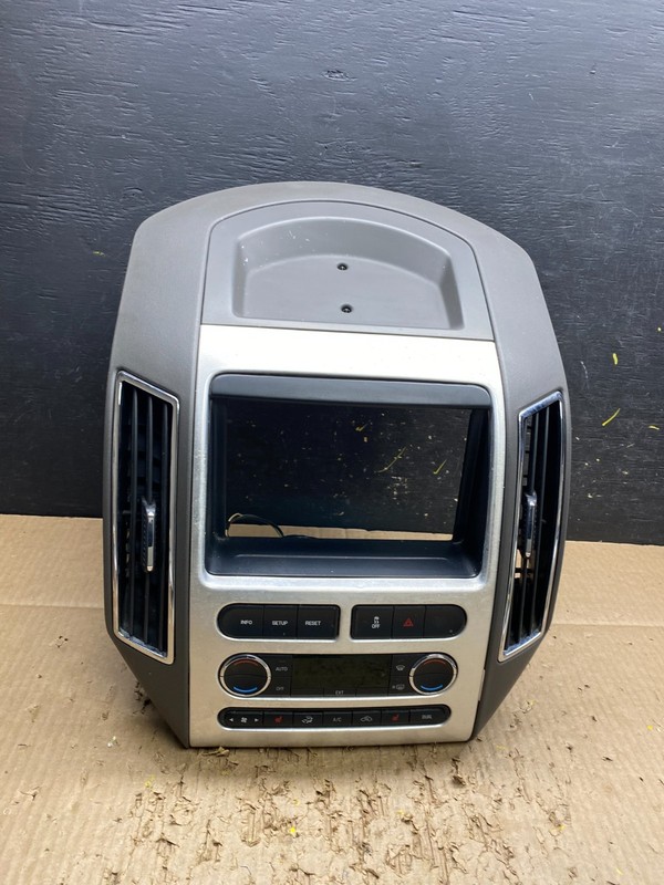 2007 - 2010 Ford Edge Heater Climate Control Radio Control Dash Bezel V7477 DG