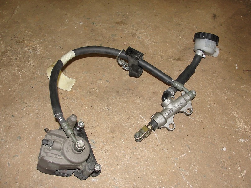00 KAWASAKI ZX900 REAR BRAKE MASTER CYLINDER CALPIER ZX 900