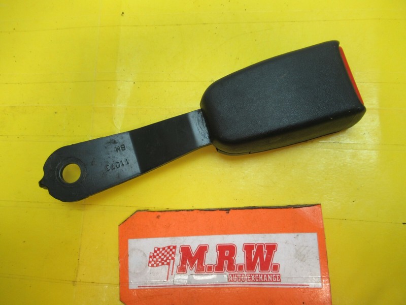 SEAT BELT BUCKLE LATCH RECEIVER FRONT PASSENGER R RH RF RIGHT fits 00 01 TIBURON