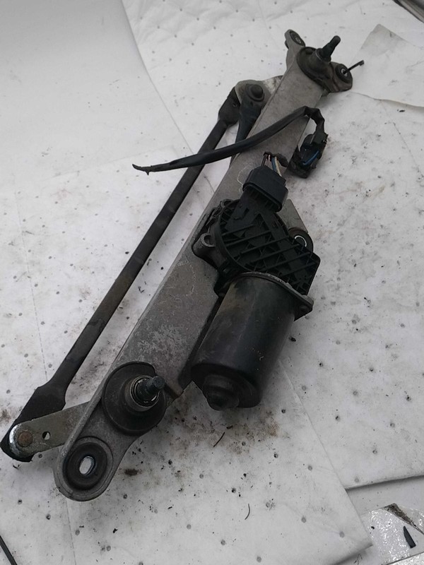 2014 KIA Sedona Wiper Motor OEM 981104D000 192K Miles Grey Used Part