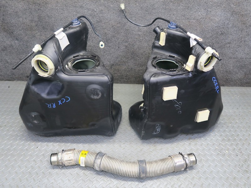 2004-2009 CADILLAC XLR RIGHT LEFT GAS FUEL TANK RESERVOIR W/ CROSS OVER TUBE SET
