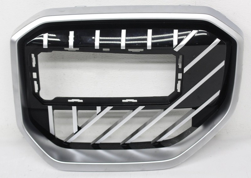 OEM Left Upper Grille Insert For BMW X3 30e, 30x 51-13-5-A37-655 Silver
