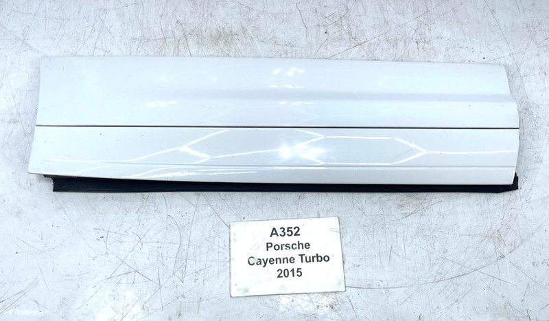 ✅ 11-18 OEM Porsche Cayenne Turbo 958 Rear Right Passenger Door Molding White*
