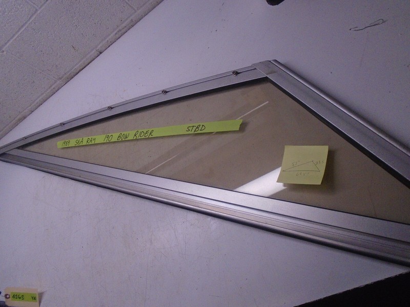 Z7 1989 Sea Ray 190 Boat Windshield STB Right Driver Side Wing pc
