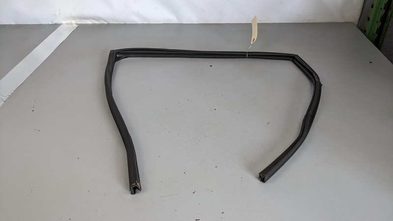 Rear Left Door Window Glass Run Channel 2020 Nissan Murano 82331-5AA0D 2019-2022