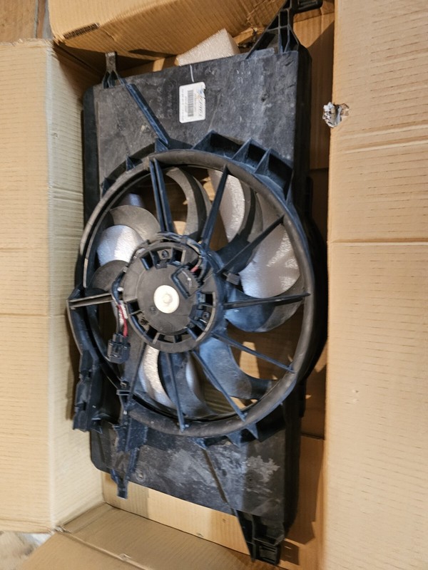 Used Engine Cooling Fan Motor fits: 2014 Ford Focus Fan Assembly electric EV Gra