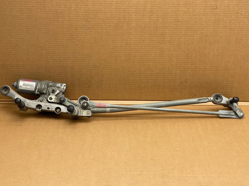 2007-2009 AUDI Q7 FRONT WINDSHIELD WIPER LINKAGE MOTOR OEM LOT686