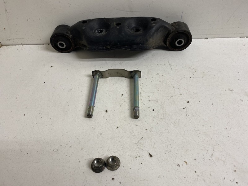 2015-2019 Subaru Outback Legacy Rear Differential Carrier Mount Oem