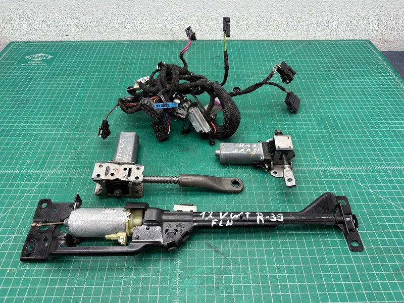 11-17 Volkswagen Touareg FRONT LEFT SEAT MOTOR W/ WIRE SET OEM